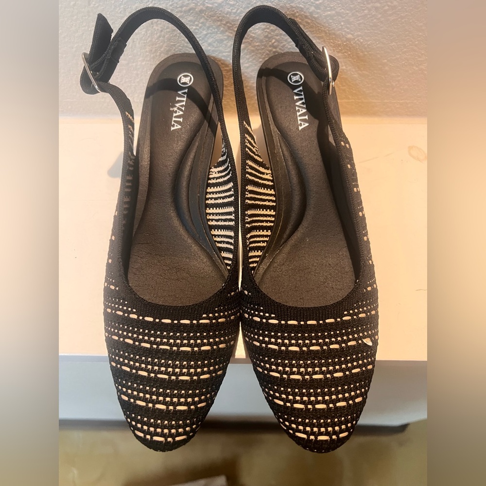 VIVAIA Tamia Almond Toe Slingback  Wedge Sandals in Black Crochet Size 8.5 (39) - Picture 3 of 8